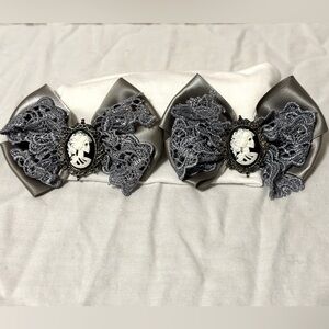 Skeleton lady cameo hair bow set